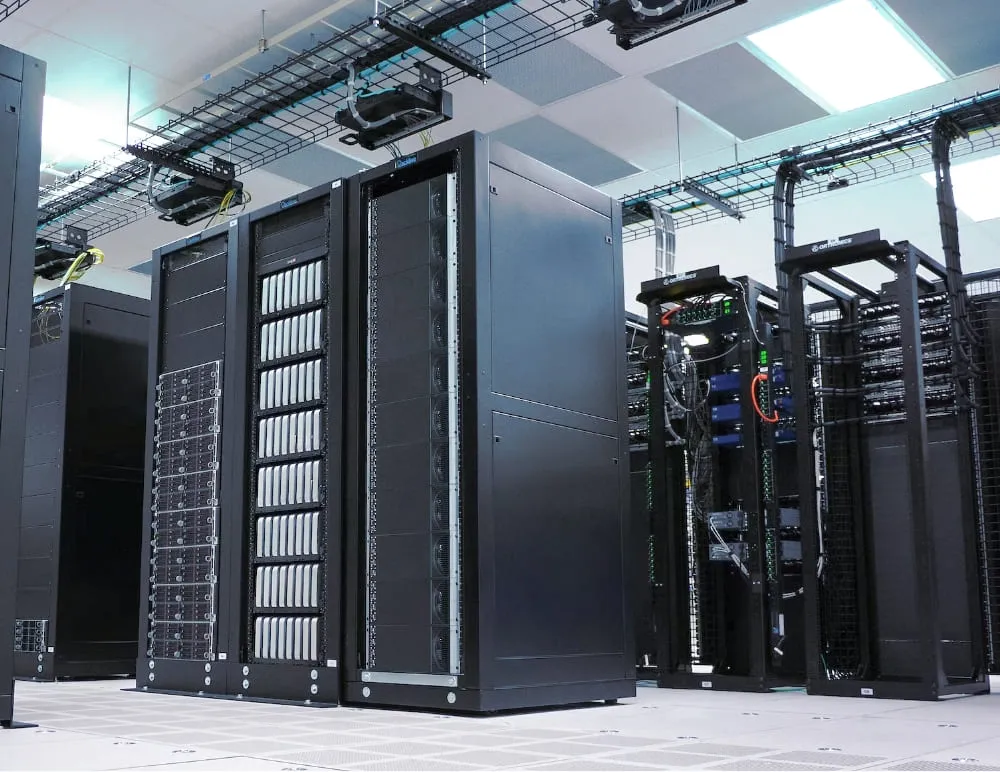 Section Text Image "data-sovereignty" datacenter